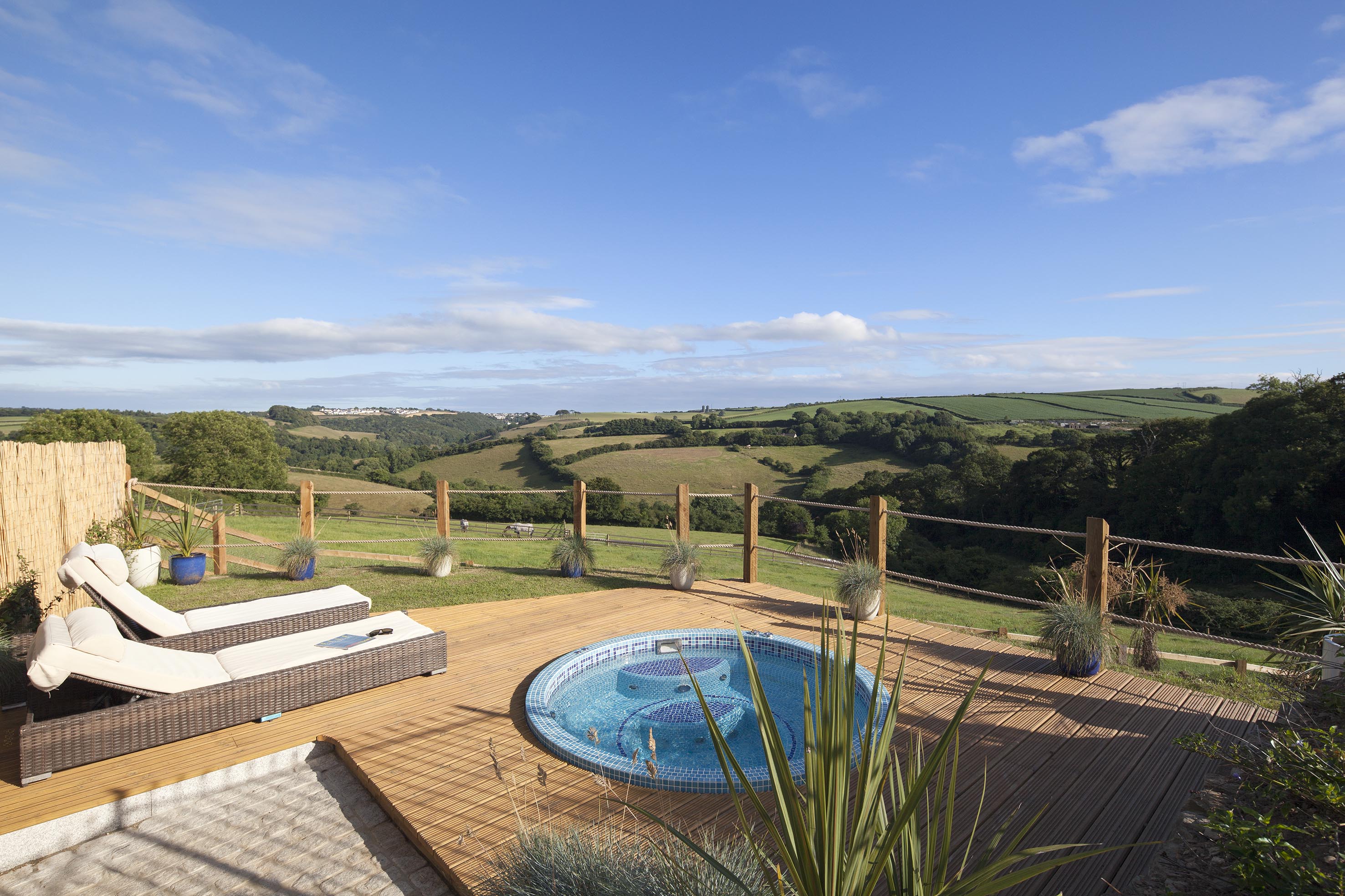 Luxury family  and dog friendly self catering cottages in Cornwall with a pool 